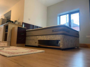 One Lovely Apartmt 1 Double & 2 Camp Beds